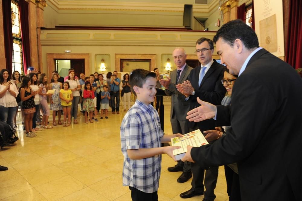 El alcalde de Murcia entrega a los niños y niñas los premios municipales del Día del Medio Ambiente