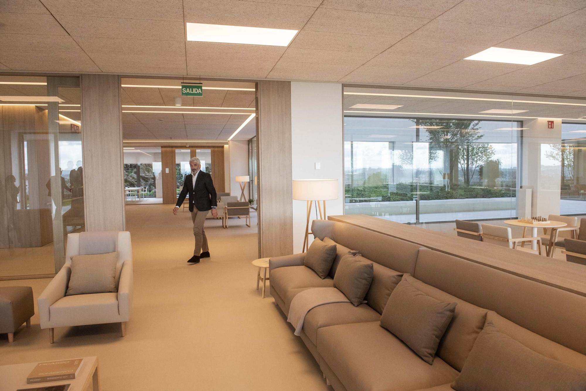 Visita a la nueva residencia de mayores de Eirís financiada por la Fundación Amancio Ortega