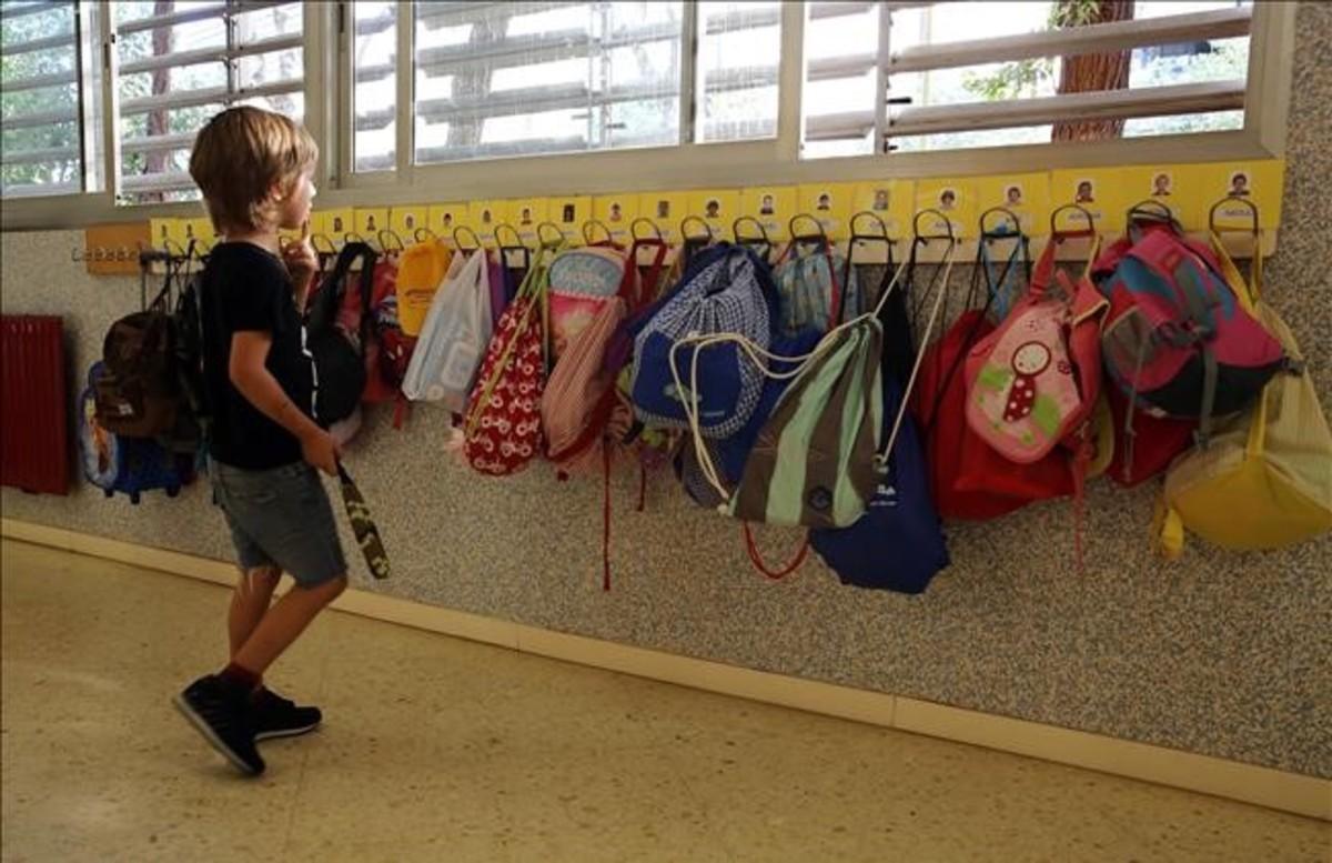 Un niño en un colegio de Barcelona, el pasado septiembre.