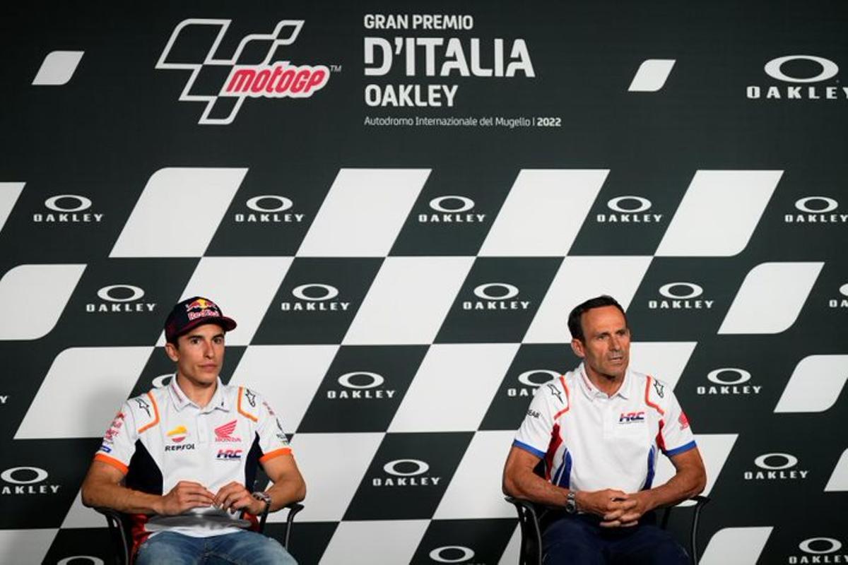 Marc Márquez y Alberto Puig, responsable deportivo del equipo Repsol Honda, en la conferencia de prensa de hoy en Mugello.