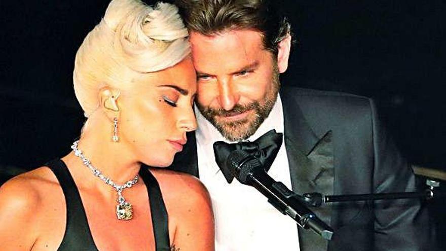 Lady Gaga y Bradley Cooper, durante su actuación en la última gala de los Oscar.