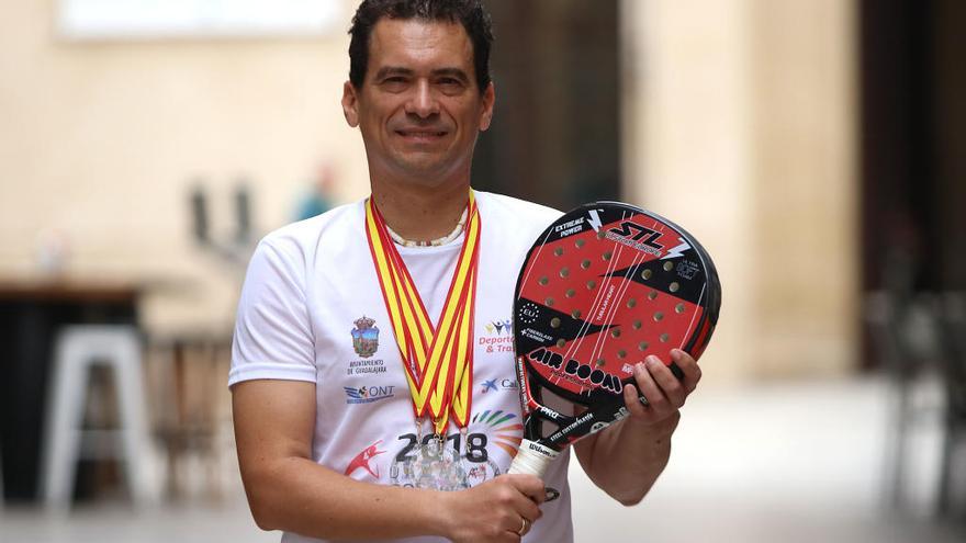 Rafael Reyes, esta semana en el Centro de Málaga con las medallas conseguidas.