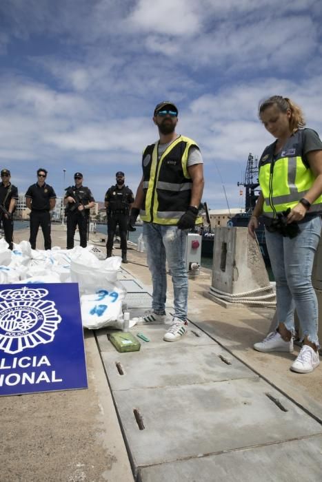 Interceptan un narcovelero con 800 kilos de coca