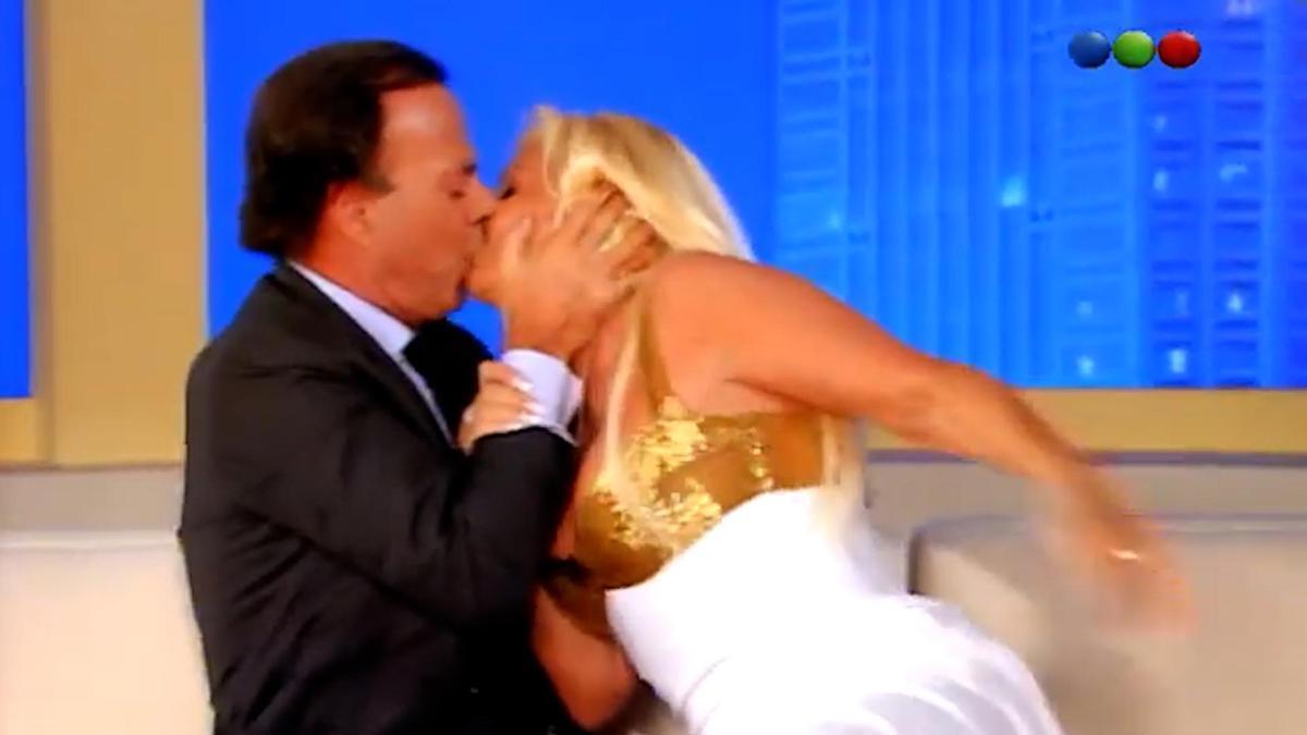 Julio Iglesias confiesa tras las graves acusaciones de agresión sexual: "Esclavas"