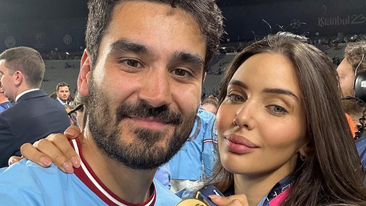 Sara, junto a Gundogan