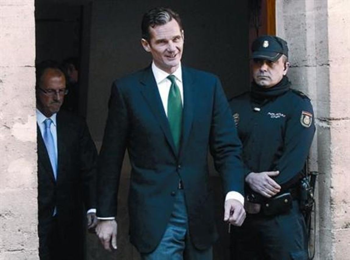 Iñaki Urdangarin i el seu advocat, després de declarar davant el jutge José Castro, el 26 de febrer. Iñaki Urdangarin i el seu advocat, després de declarar davant el jutge José Castro, el 26 de febrer.