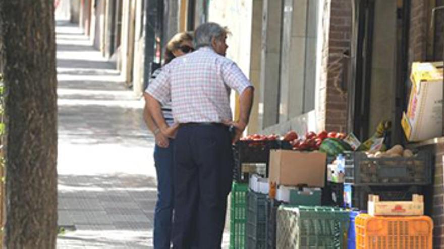 El Ayuntamiento de Cáceres dice que prohibirá vender fruta en la calle &quot;por sanidad&quot;