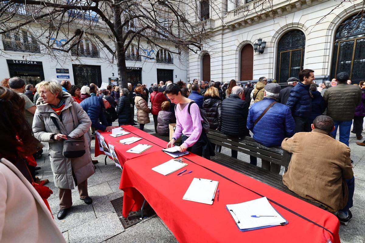 Concentración en Zaragoza contra la guerra de Oriente Medio. - El ...