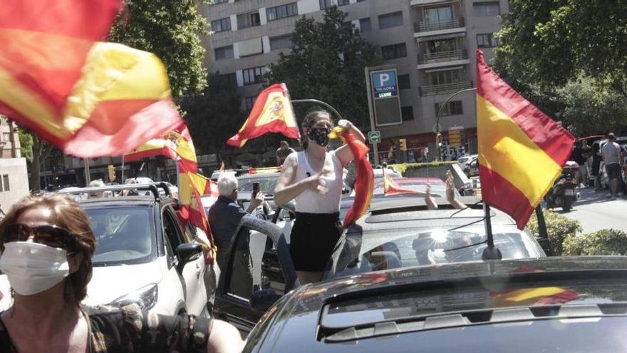 Die Autodemo von Vox legt das Zentrum Palmas lahm.