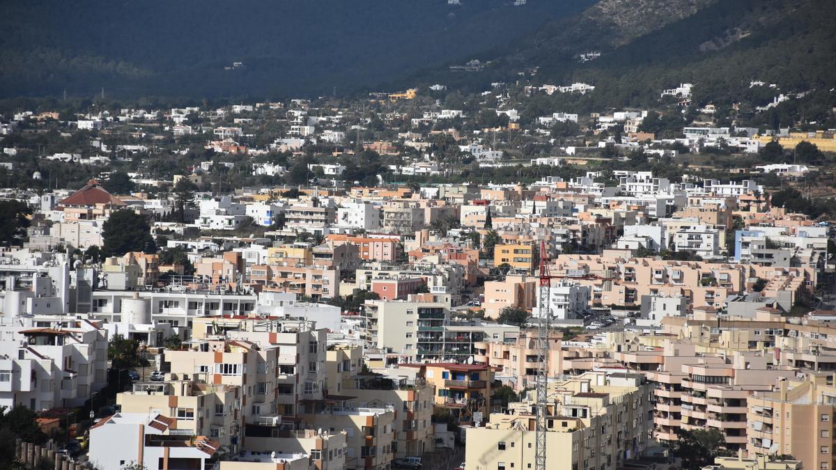 Viviendas de Ibiza en una imagen tomada desde Dalt Vila. César Navarro