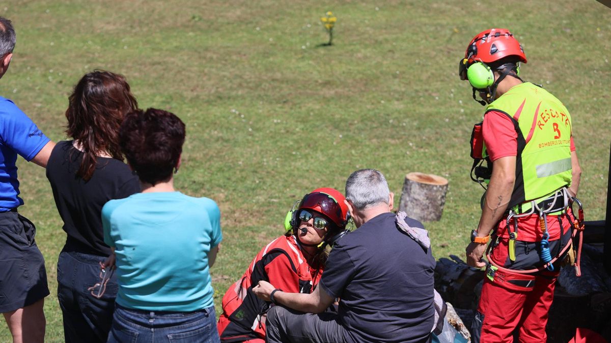 Doble intervención del helicóptero de Bomberos de Asturias: rescatan a dos montañeros heridos, uno en los Picos de Europa y otro en Brañagallones