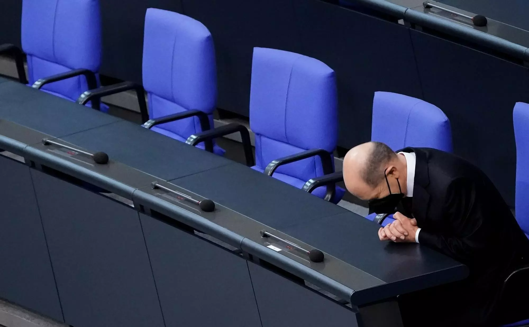 Scholz jura como canciller poniendo fin a la era Merkel.