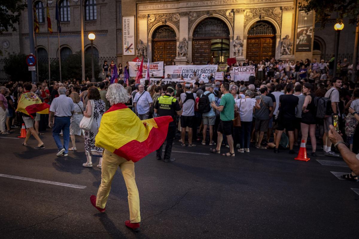 Concentración en contra del racismo por la inmigración en Ceuta. Concentración en contra del racismo por la inmigración en Ceuta.
