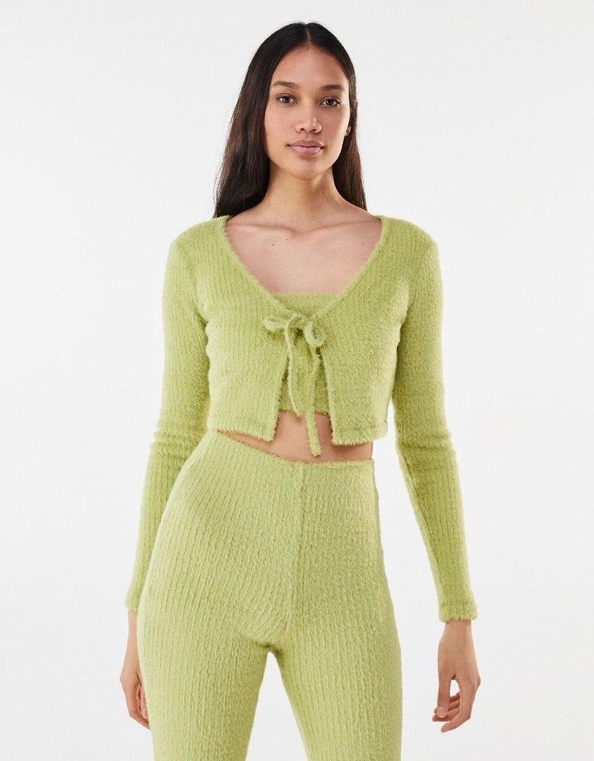 Conjunto de chaqueta y top de Bershka (Precio: 22,99 euros)