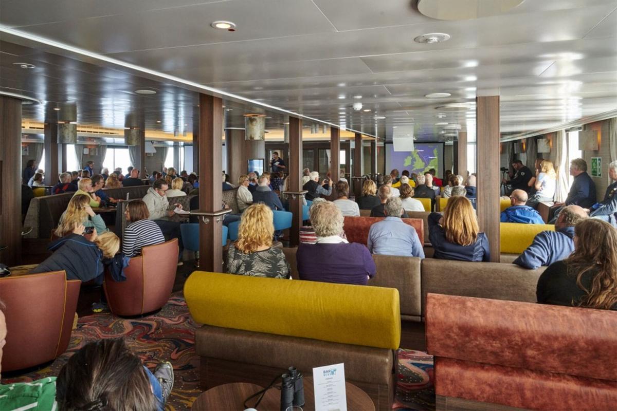 Esta imagen sin fecha y sin ubicación publicada el 4 de mayo de 2026 por Oceanwide Expeditions muestra un comedor dentro de un barco Oceanwide Expeditions. Esta imagen sin fecha y sin ubicación publicada el 4 de mayo de 2026 por Oceanwide Expeditions muestra un comedor dentro de un barco Oceanwide Expeditions.