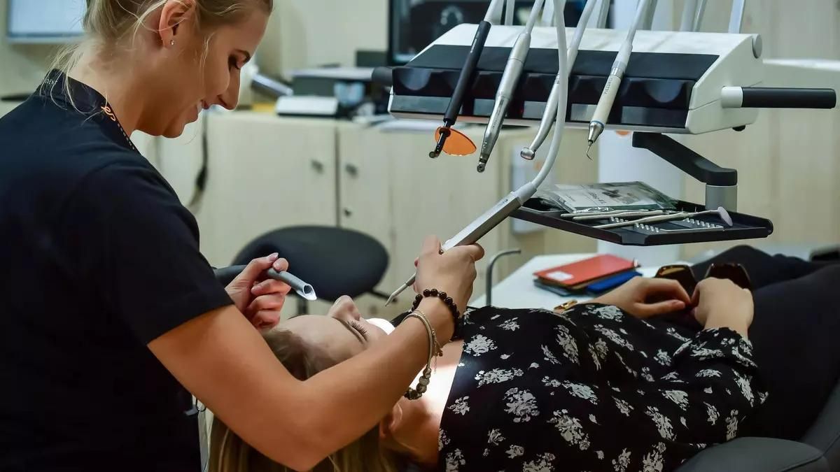Lucía Palma, odontòloga: Aquestes són les 4 coses que mai faria com a dentista Lucía Palma, odontòloga: Aquestes són les 4 coses que mai faria com a dentista