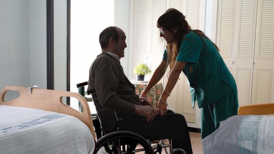 &quot;Parece sacada de una peli de miedo&quot;: la auxiliar que se burló de una anciana en una residencia ya ha sido despedida