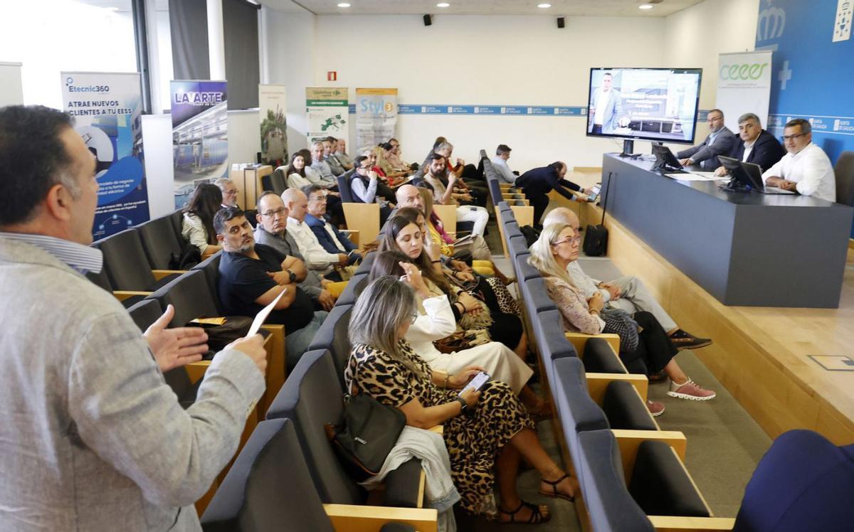Un momento de la jornada que se celebró en la sede de la Xunta en Campolongo.   | // G. SANTOS