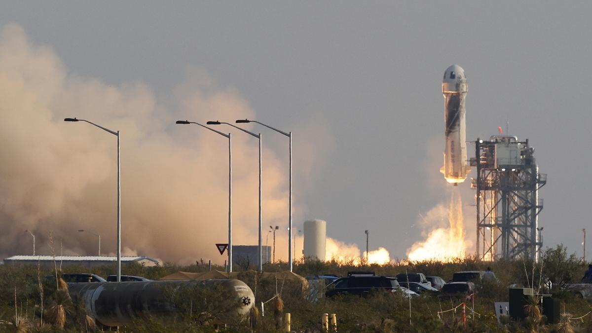 La nave Blue Origin, en su despegue.