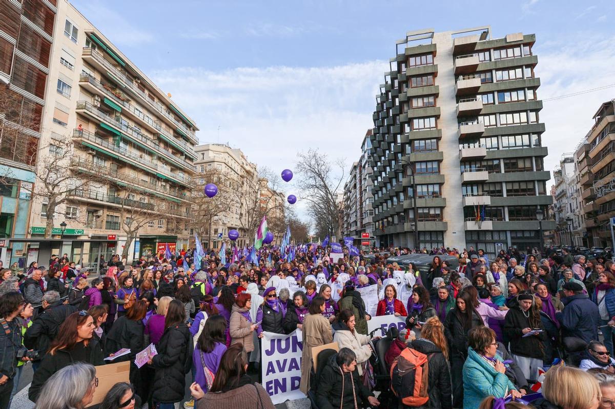 8M en València 2026: Las calles de València se tiñen de morado