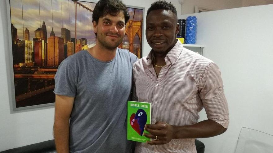 Iván Perchante, con el portero malaguista, Carlos Kameni.