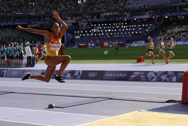 La española Ana Peleteiro durante la prueba de Triple salto femenino de los Juegos Olímpicos de París 2024.