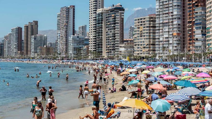 El mercado español registra una leve caída en Benidorm en la primera quincena de junio