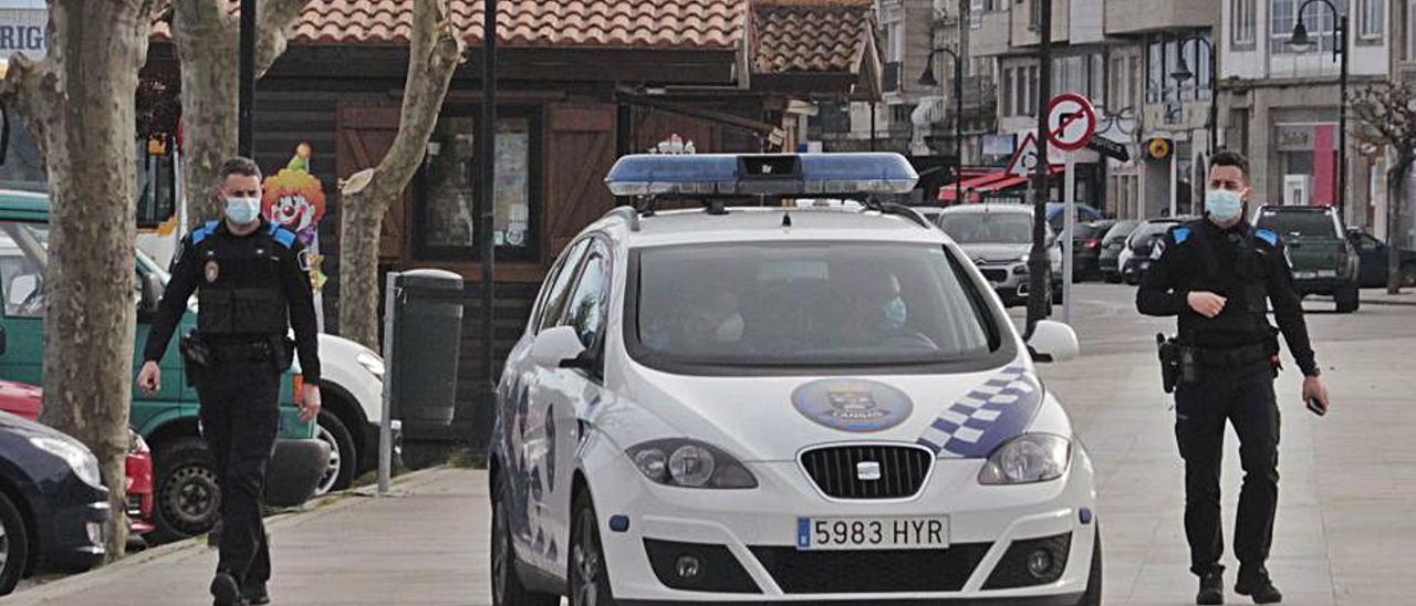 Agentes de la Policía Local de Cangas.   | // SANTOS ÁLVAREZ