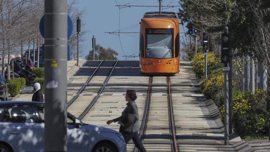 El tranvía de Alicante amplía hasta el domingo el plazo para optar a las 520 plazas