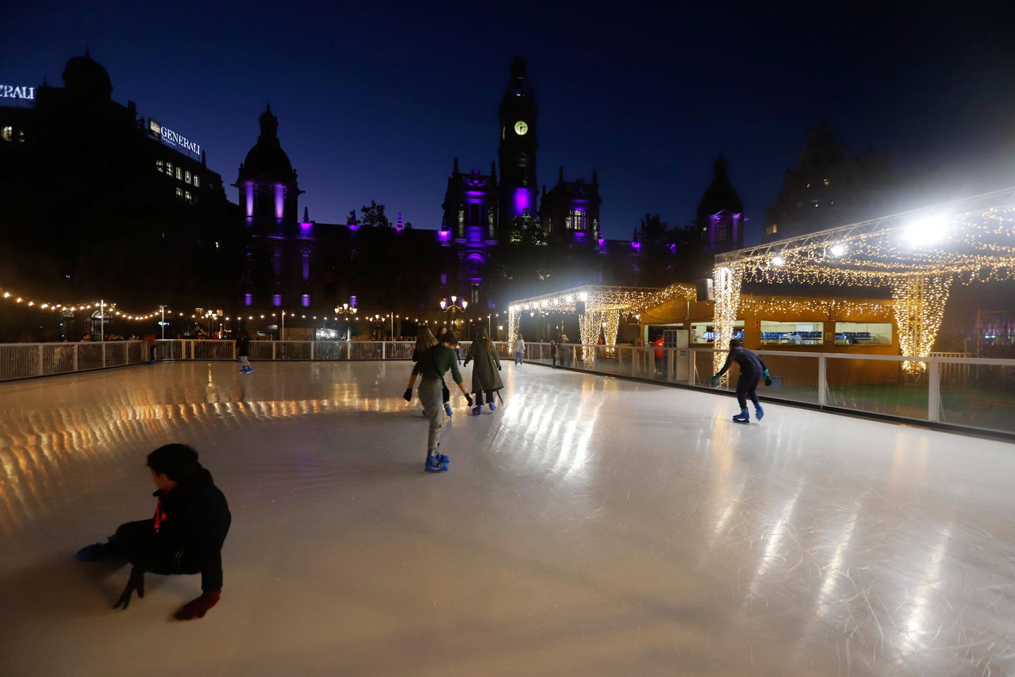 Estreno de la pista de hielo de la Plaza del Ayuntamiento