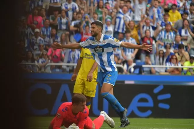 Fiesta en Riazor tras el partido ante Las Palmas