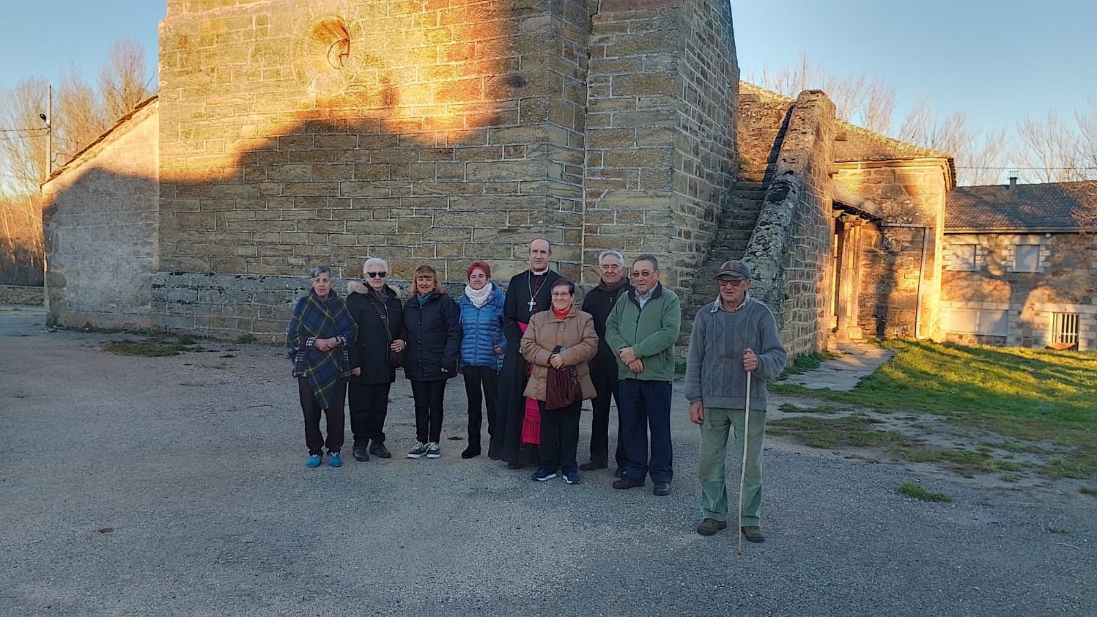 GALERÍA| El obispo visita pueblos de hasta un solo vecino en Sanabria y la Carballeda