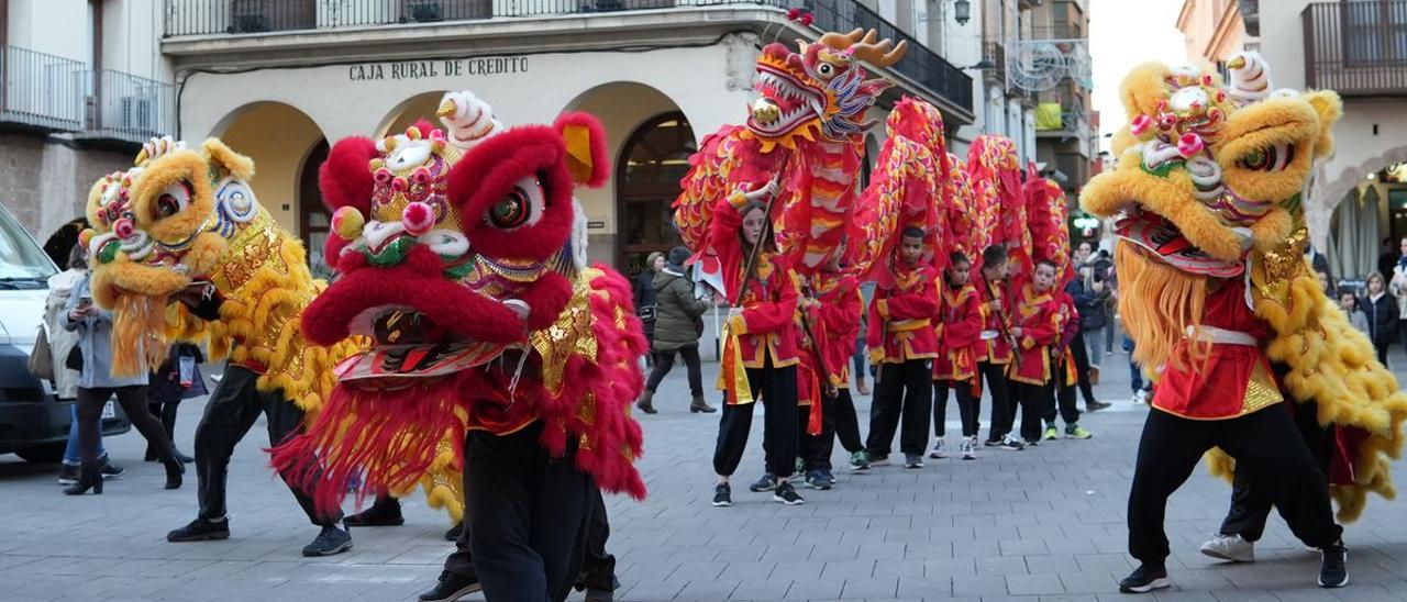 Unos coloridos personajes han centrado las actividades del nuevo año chino en Vila-real.