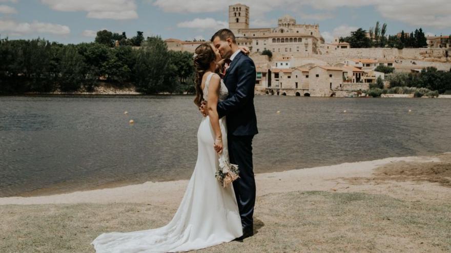 Laura y Ángel celebran, por fin, una boda muy esperada  |