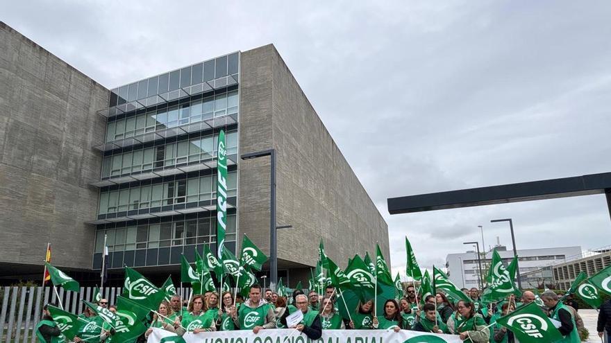 CSIF inicia una recogida de firmas en Extremadura para exigir la equiparación salarial de los empleados públicos