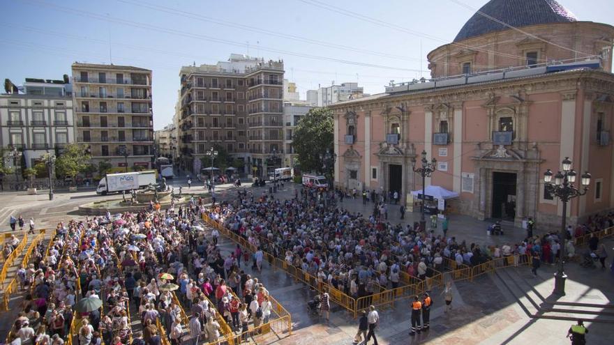 El ayuntamiento intentará extender el toldo de la plaza antes de la Virgen