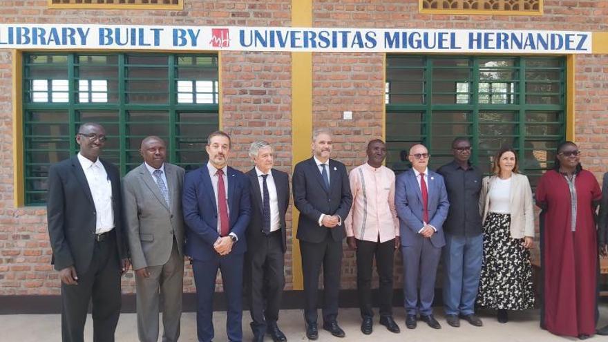 La UMH construye en Ruanda una UCI, una biblioteca y un comedor
