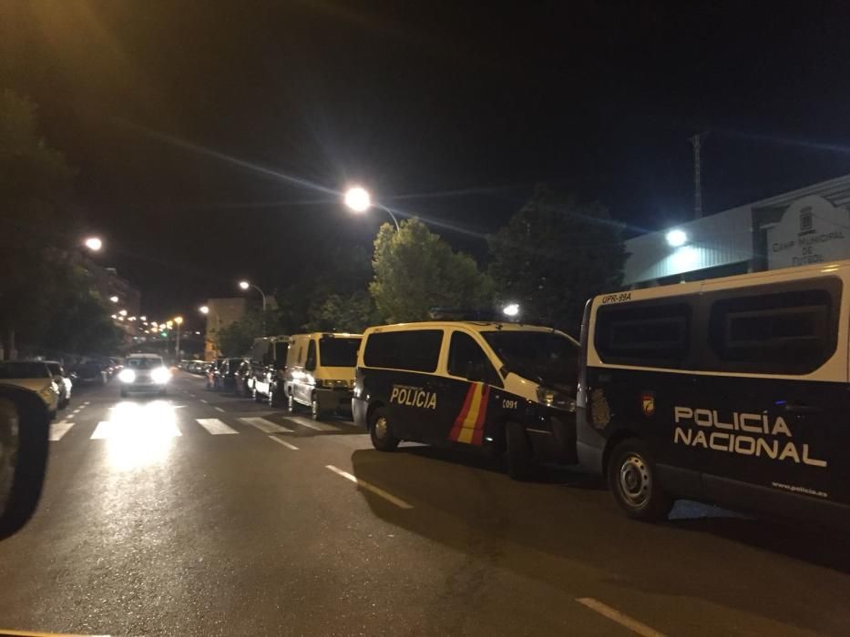 El campo del Calpe CF, sitiado por la Policía en busca de jugadores sin papeles