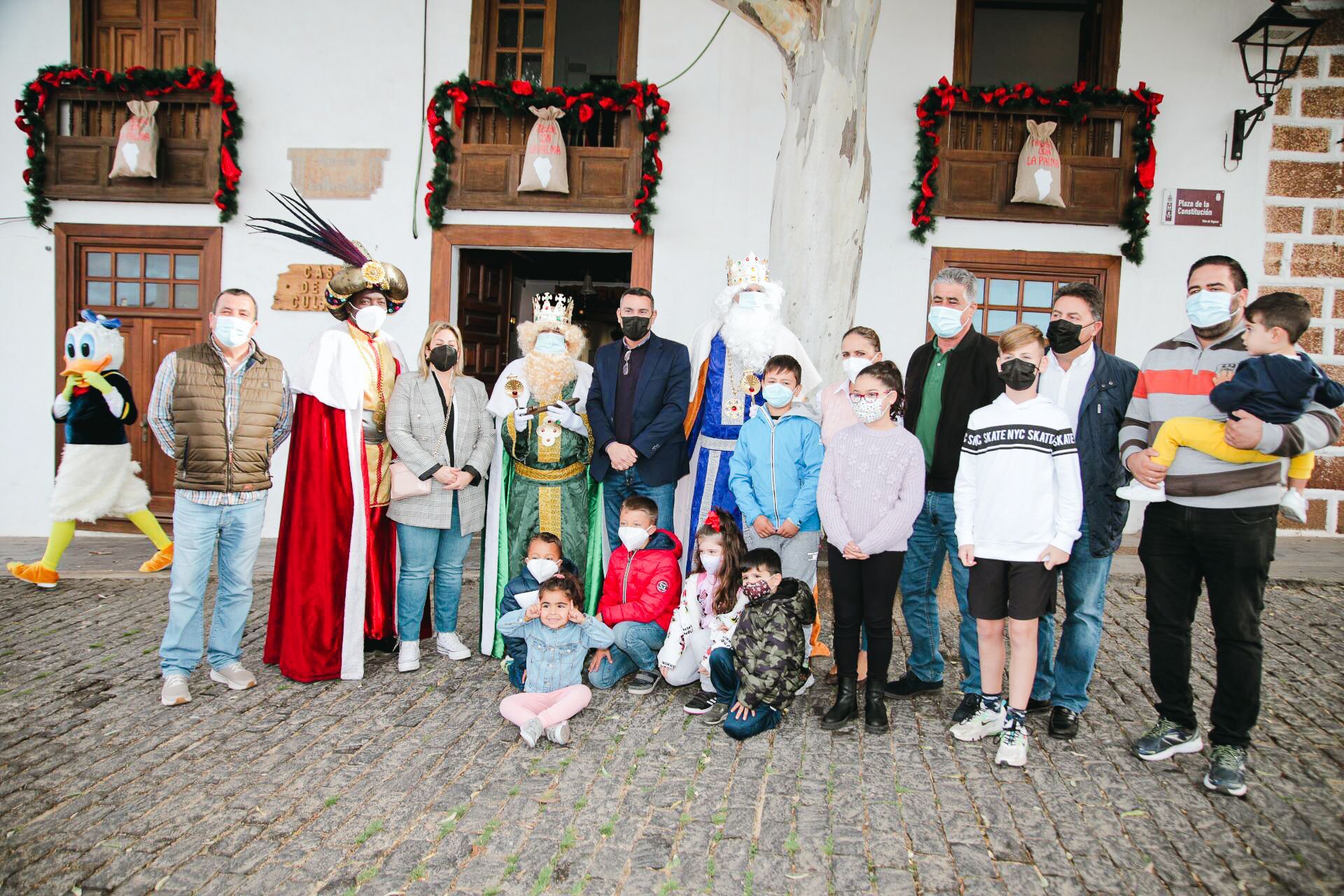 EQUIPO GOBIERNO TEGUISE CON LOS REYES.jpeg