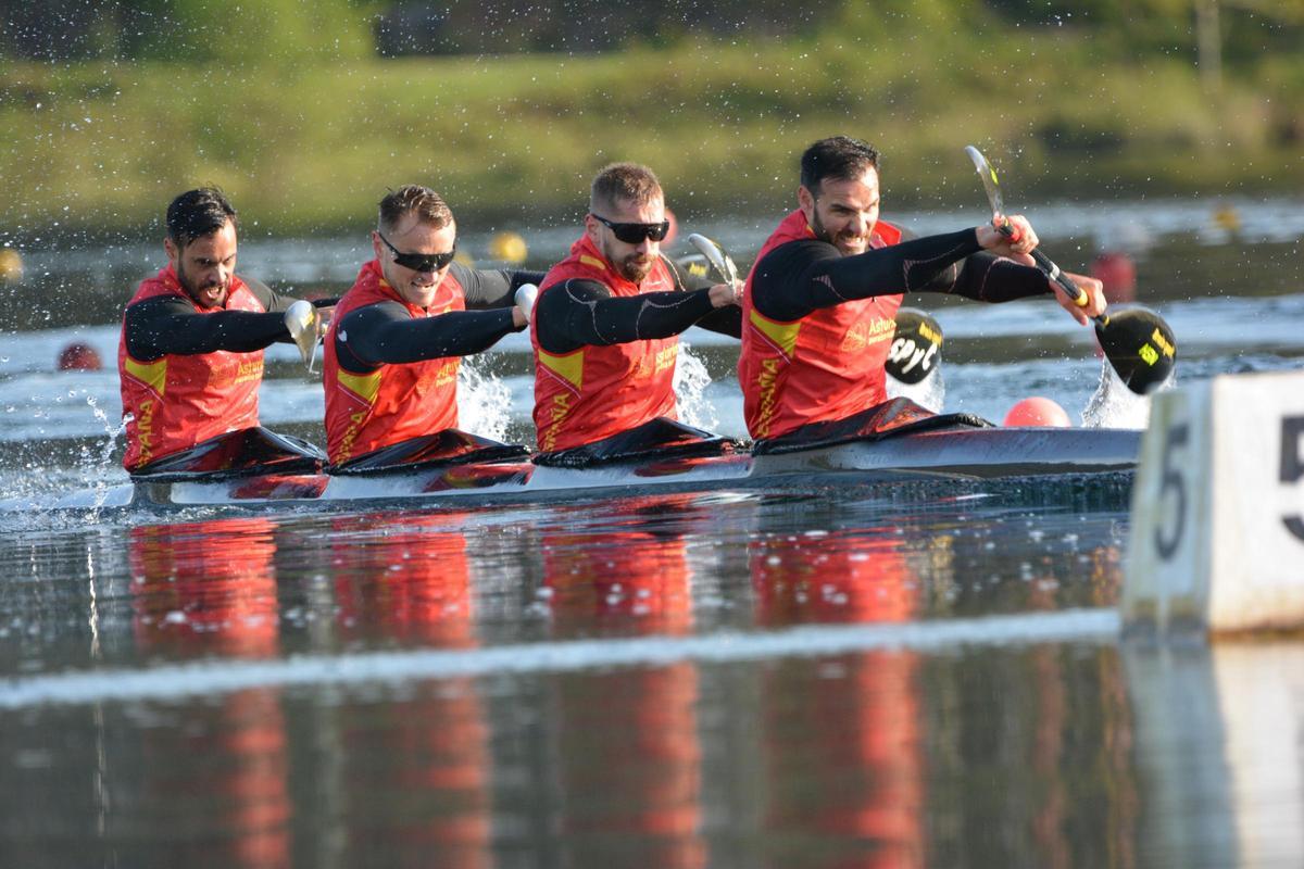 Germade, Cooper, Arévalo y Craviotto en pleno esfuerzo durante la regata de ayer.