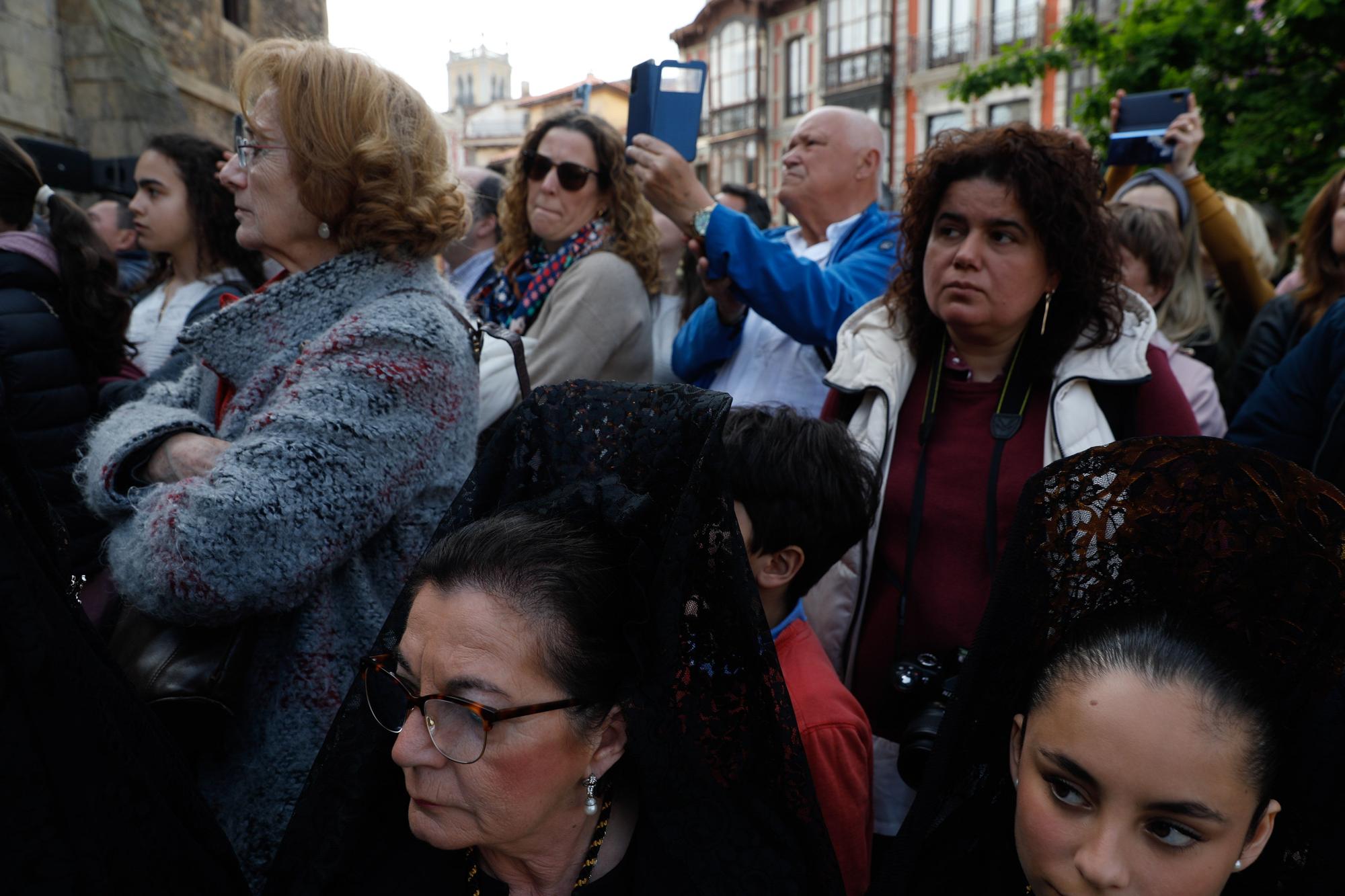 EN IMÁGENES: Emocionante sermón del Desenclavo y procesión del Santo Entierro