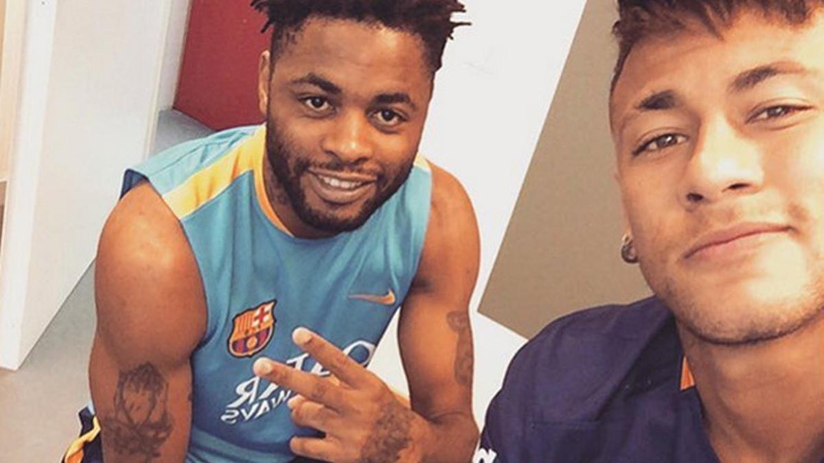 Neymar, junto a Song, en la Ciutat Esportiva