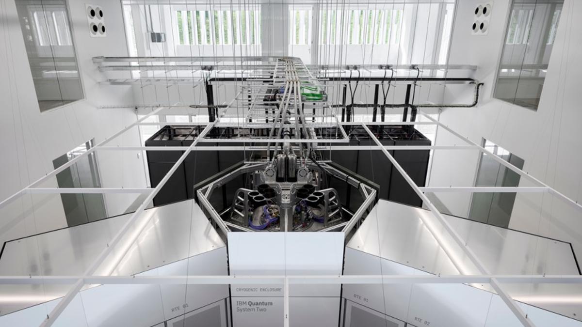 Las entrañas del IBM Quantum System Two, el ordenador cuántico más avanzado del mundo, en San Sebastián.