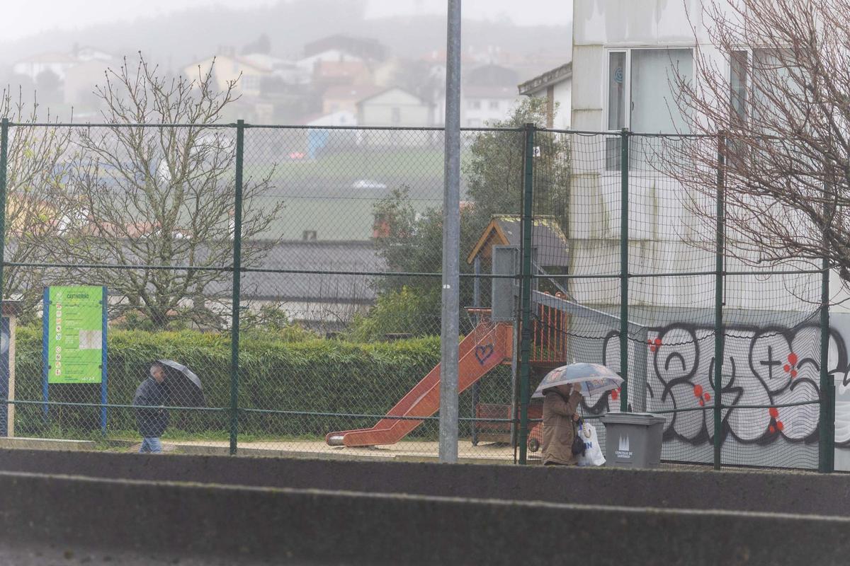 La borrasca Nils pone a prueba la fe en el paraguas (otra vez)