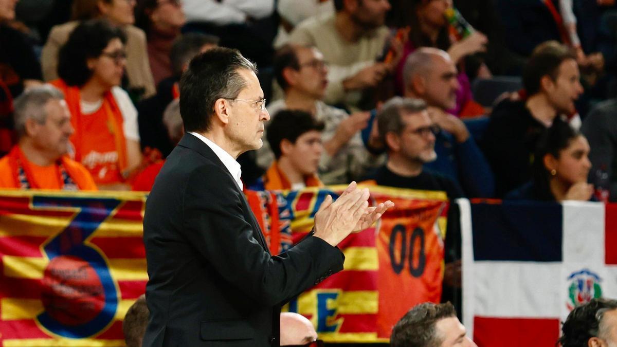 Pedro Martínez, durante el partido ante el Baxi Manresa en el Roig Arena.