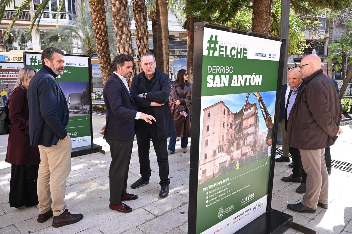 INFORMACIÓN inaugura en la Glorieta la exposición "Proyectando Elche"