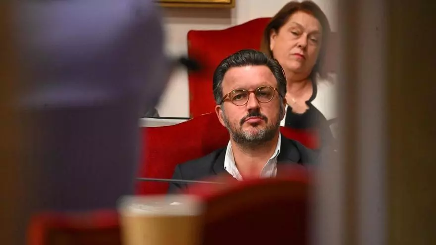 El alcalde de Elche hace un llamamiento a "rebajar la tensión" tras el insulto de Vox en el pleno