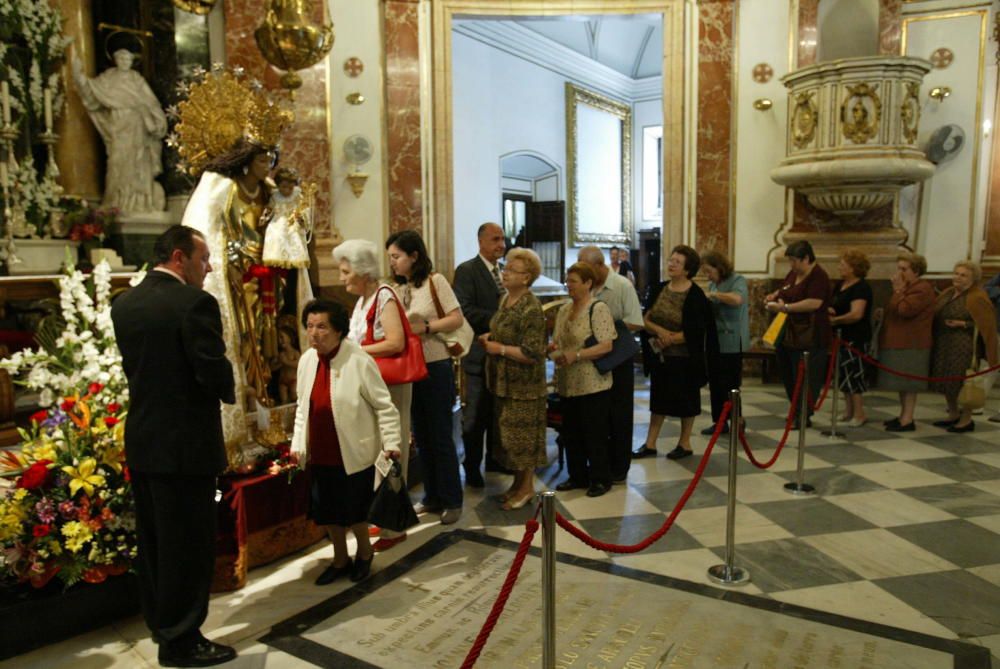 Retrospectiva de los primeros Besamanos a la Virgen de los Desamparados