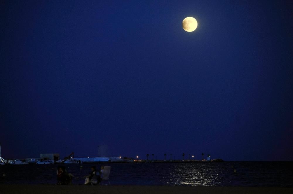 Eclipse lunar visto desde Santa Pola