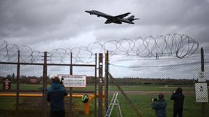 El tancament de l’espai aeri espanyol obliga els EUA a gastar més temps i diners